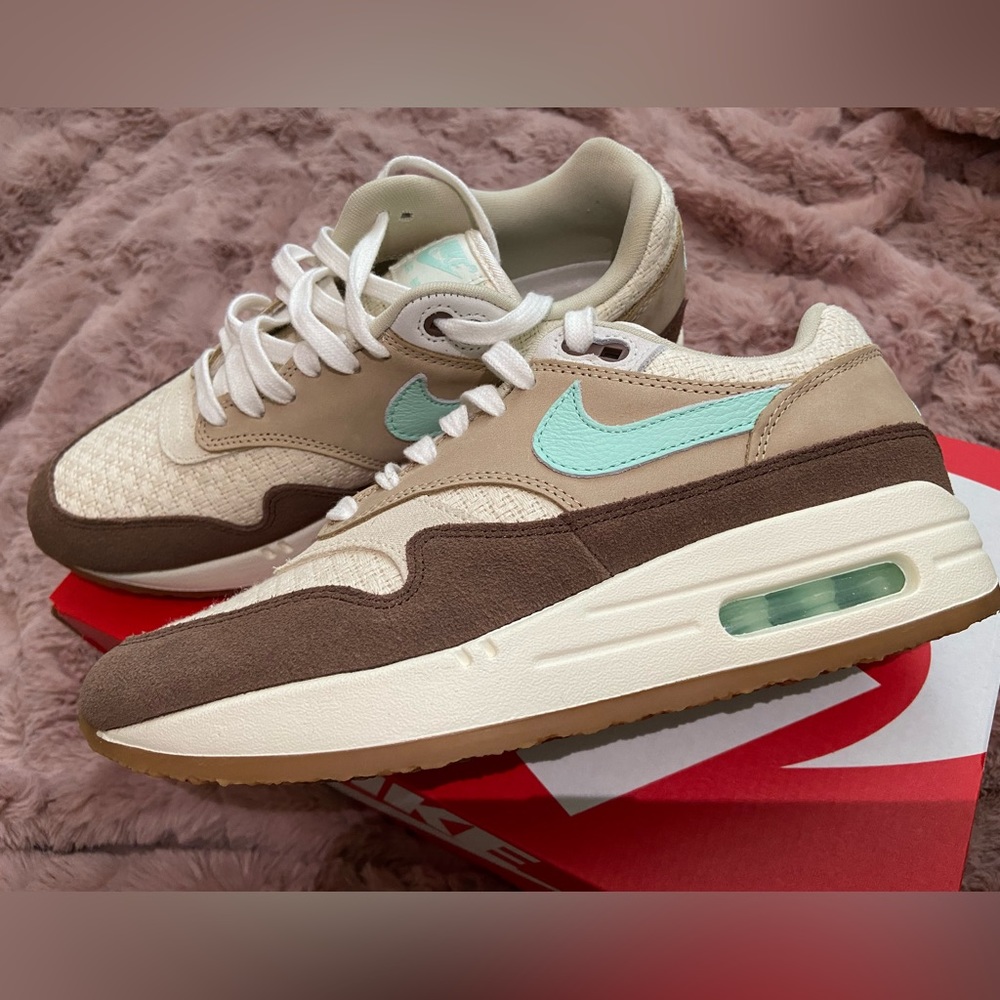 Brand New Nike Air Max 1 Premium 2